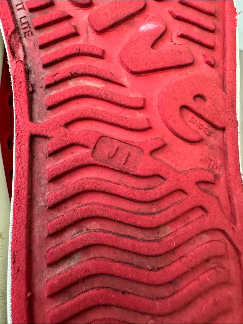 Native Jefferson Kids Red Slip-On Water Shoes Youth Size J1 white